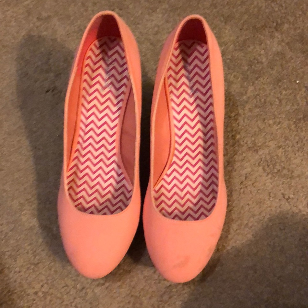 Peach/apricot heel wedges